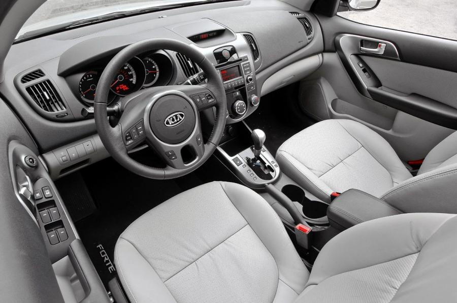  Kia Forte 2010 года  (фото 13 из 18)